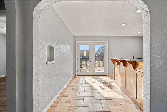 614 W Harvard Street, Siloam Springs, AR 72761