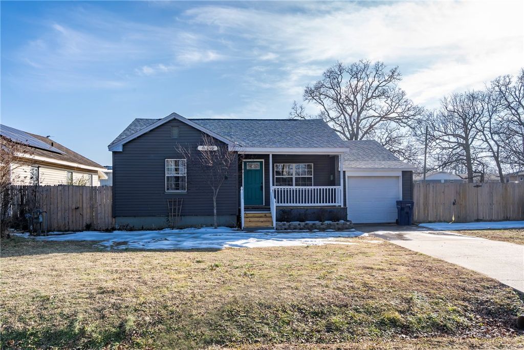 614 W Harvard Street, Siloam Springs, AR 72761