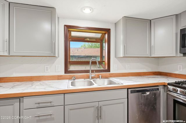 11100 Aurora Circle, Eagle River, AK 99577
