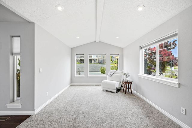 8604 E Black Oak Ln, Spokane, WA 99217