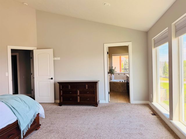 8604 E Black Oak Ln, Spokane, WA 99217