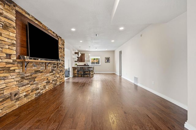 8604 E Black Oak Ln, Spokane, WA 99217