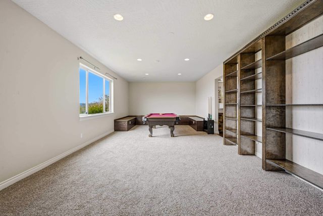 8604 E Black Oak Ln, Spokane, WA 99217