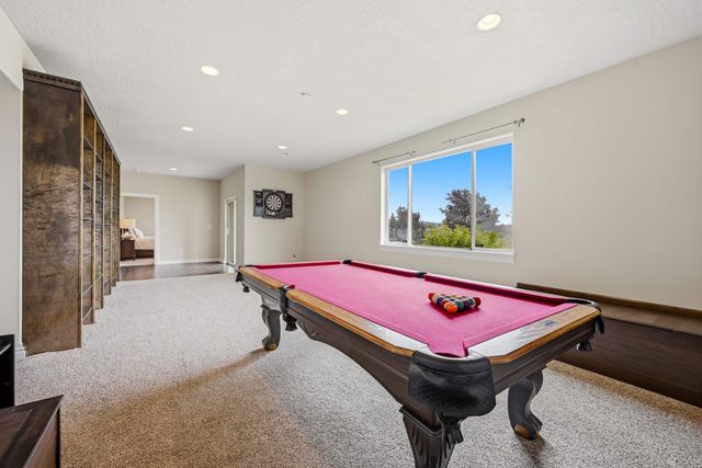 8604 E Black Oak Ln, Spokane, WA 99217