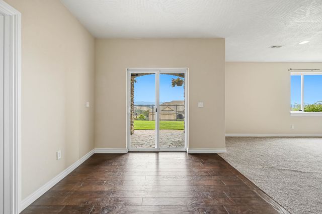 8604 E Black Oak Ln, Spokane, WA 99217