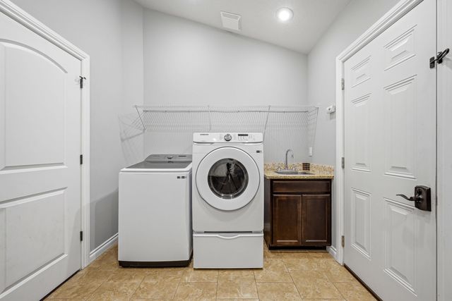 8604 E Black Oak Ln, Spokane, WA 99217