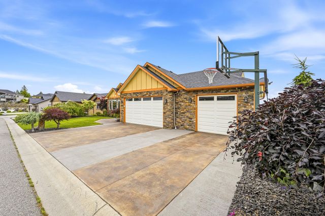 8604 E Black Oak Ln, Spokane, WA 99217