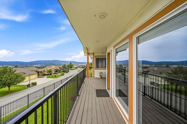8604 E Black Oak Ln, Spokane, WA 99217