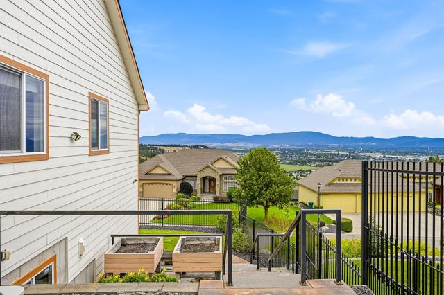 8604 E Black Oak Ln, Spokane, WA 99217