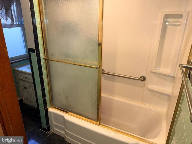 335 PONTIAC ST, Essington, PA 19029