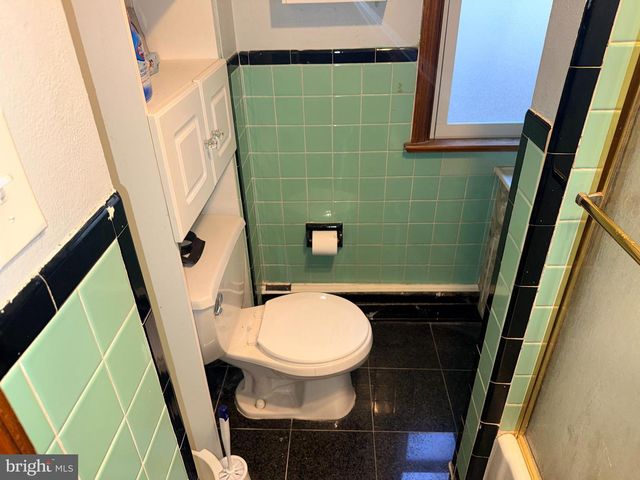 335 PONTIAC ST, Essington, PA 19029