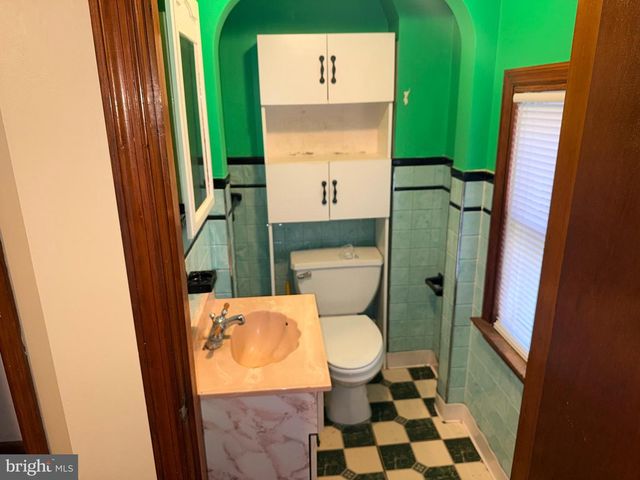 335 PONTIAC ST, Essington, PA 19029