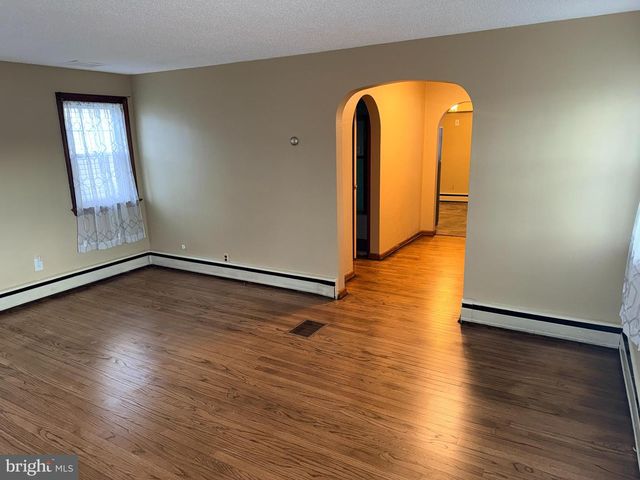 335 PONTIAC ST, Essington, PA 19029