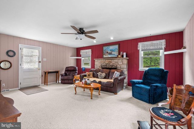 923 CARLIN DR, Southampton, PA 18966