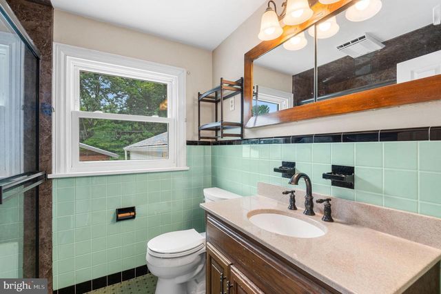 923 CARLIN DR, Southampton, PA 18966