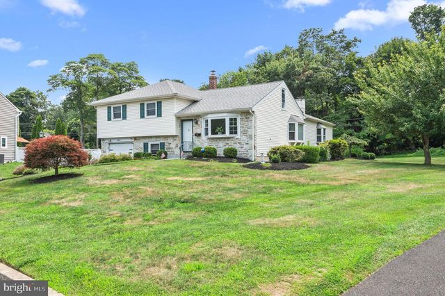 923 CARLIN DR, Southampton, PA 18966