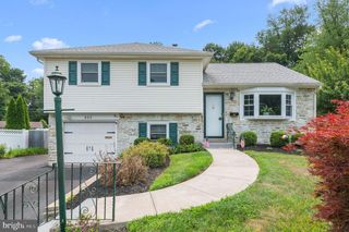 923 CARLIN DR, Southampton, PA 18966