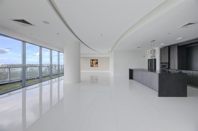 601 NE 36th St 1209, Miami, FL 33137