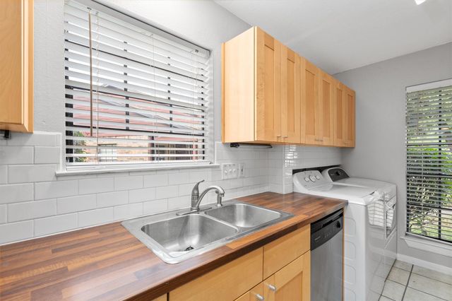 1601 Faro DR 704, Austin, TX 78741