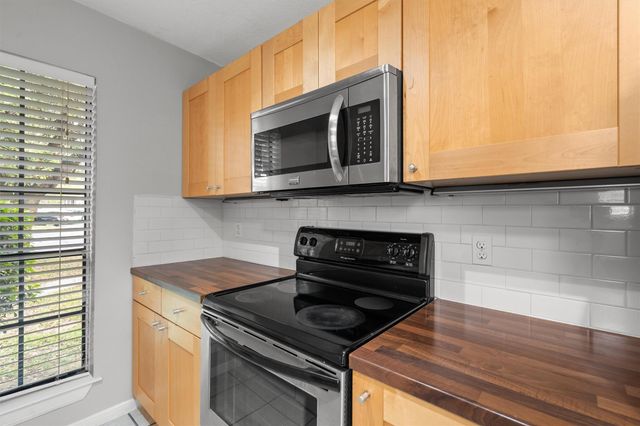 1601 Faro DR 704, Austin, TX 78741