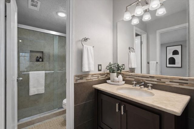 1601 Faro DR 704, Austin, TX 78741