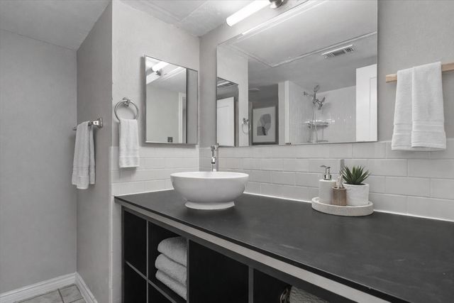 1601 Faro DR 704, Austin, TX 78741