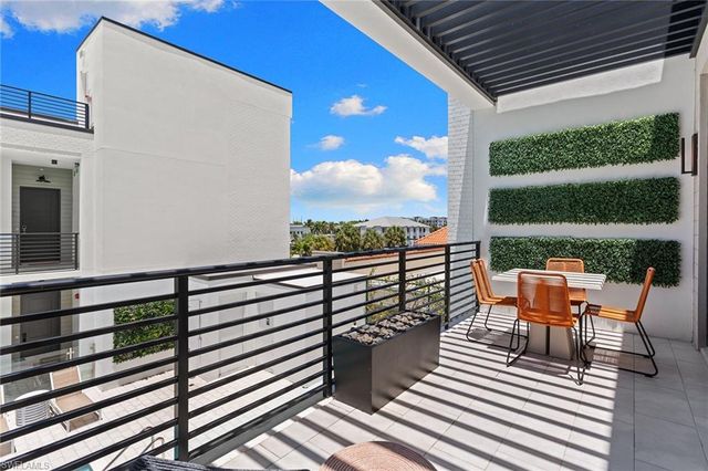 850 Central AVE 311, Naples, FL 34102