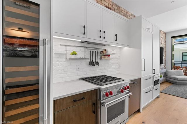 850 Central AVE 311, Naples, FL 34102