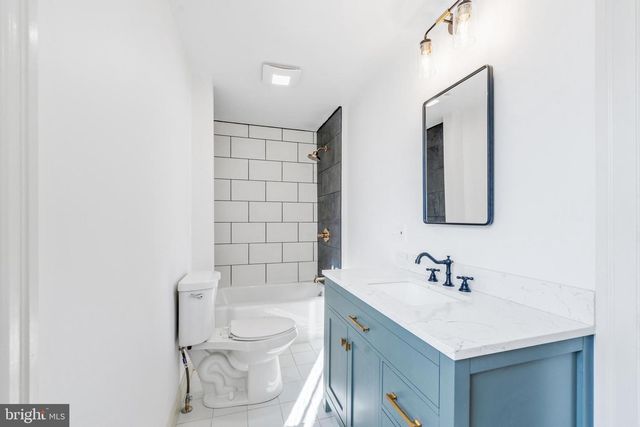 240 FRANKLIN ST #2, Alburtis, PA 18011