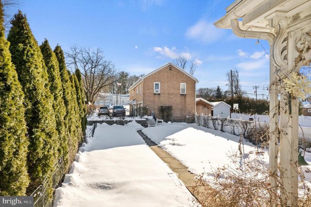 240 FRANKLIN ST #2, Alburtis, PA 18011