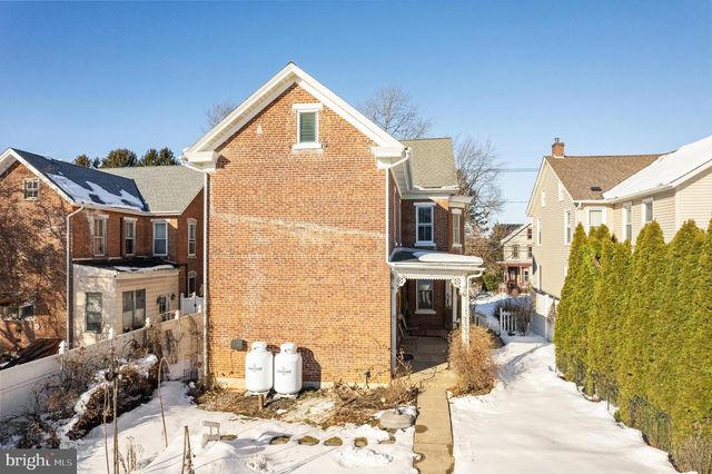 240 FRANKLIN ST #2, Alburtis, PA 18011