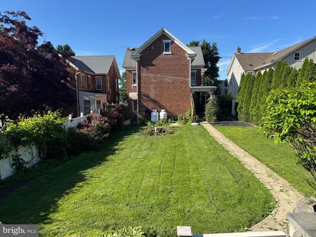240 FRANKLIN ST #2, Alburtis, PA 18011