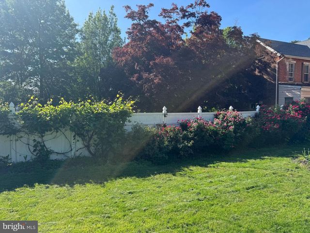 240 FRANKLIN ST #2, Alburtis, PA 18011