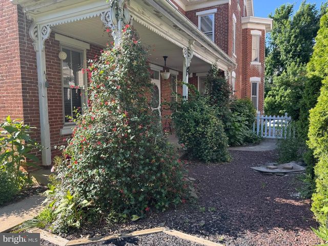 240 FRANKLIN ST #2, Alburtis, PA 18011