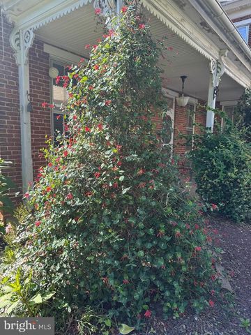 240 FRANKLIN ST #2, Alburtis, PA 18011