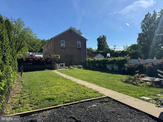 240 FRANKLIN ST #2, Alburtis, PA 18011