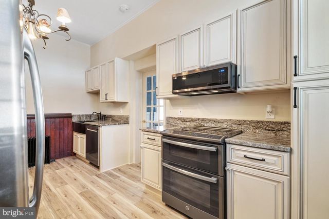 240 FRANKLIN ST #2, Alburtis, PA 18011