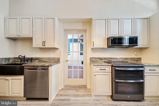 240 FRANKLIN ST #2, Alburtis, PA 18011