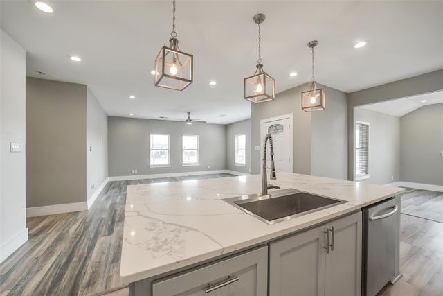 1025 Arizona Drive, Cleveland, TX 77327