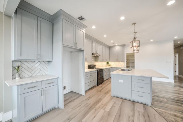 1025 Arizona Drive, Cleveland, TX 77327