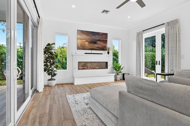 301 Pilgrim Road, West Palm Beach, FL 33405