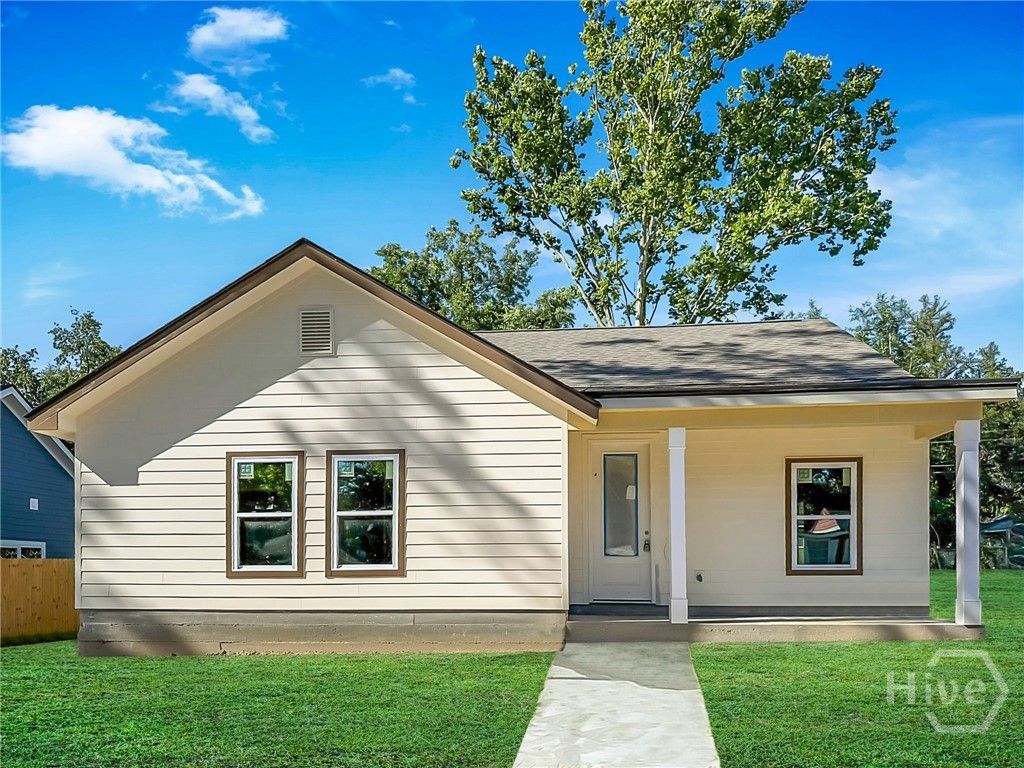 Image 1 of property listing at 1205 1/2 E 71ST Street, Savannah, GA 31404