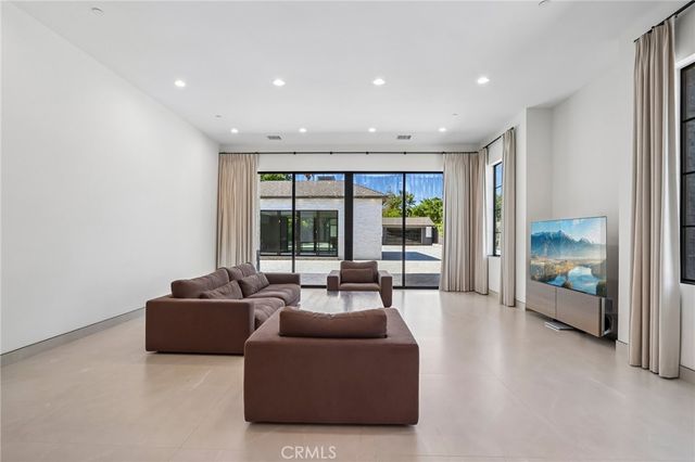 17363 Chase Street, Northridge, CA 91325