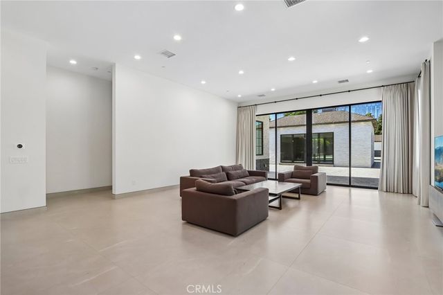 17363 Chase Street, Northridge, CA 91325