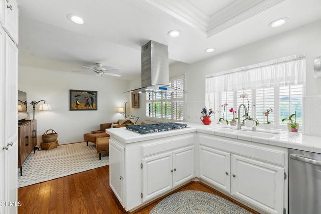 18751 Hatteras Street 13, Tarzana, CA 91356