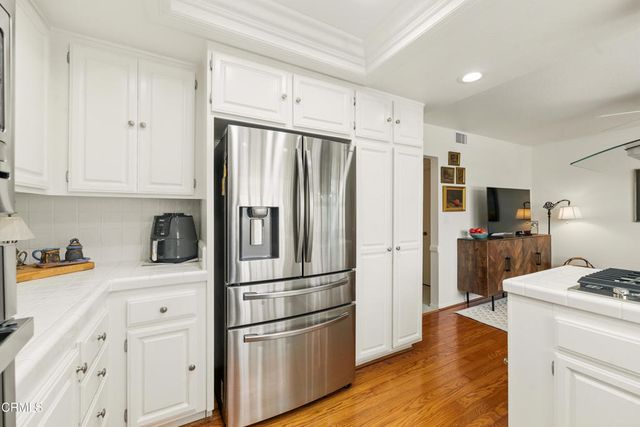 18751 Hatteras Street 13, Tarzana, CA 91356