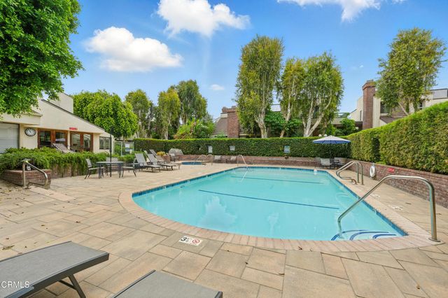 18751 Hatteras Street 13, Tarzana, CA 91356