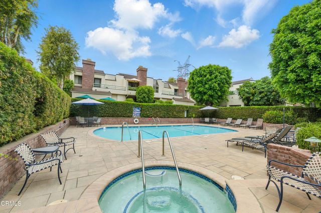 18751 Hatteras Street 13, Tarzana, CA 91356