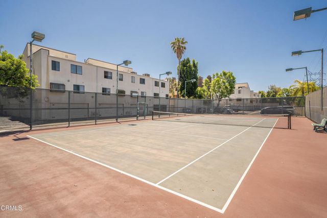 18751 Hatteras Street 13, Tarzana, CA 91356