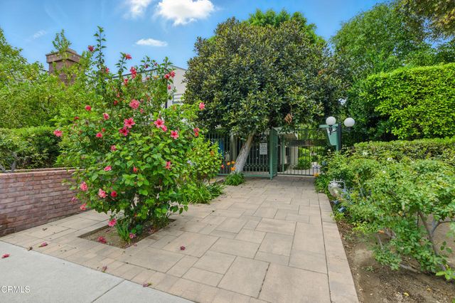 18751 Hatteras Street 13, Tarzana, CA 91356